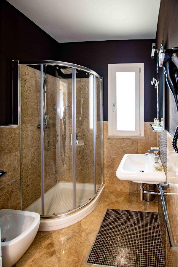 Hotel Boutique Carolina Марина-ди- Кастаньето Экстерьер фото
